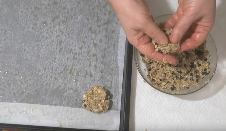 Roll out small balls from the mass, crush them with your fingers and spread on a baking sheet.