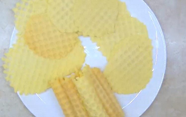 Como puede ver, las galletas en una plancha para gofres se pueden preparar muy rápidamente.