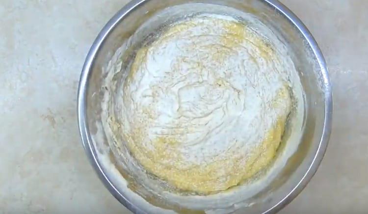 Sprinkle the finished dough with flour.