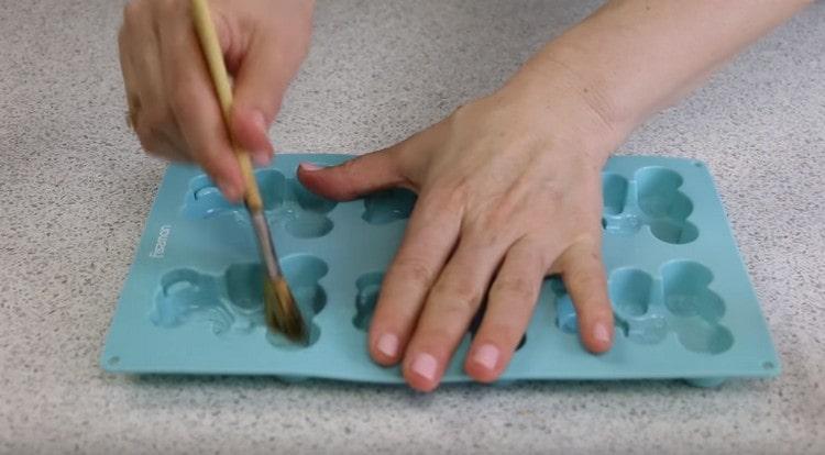 Lubricate the silicone mold with vegetable oil.