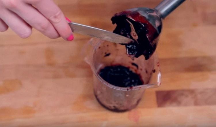 To prepare the berry filling with a blender, mashed blueberries.