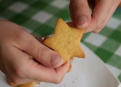 Cuisson de biscuits à la mayonnaise faits maison selon la recette avec des photos étape par étape.