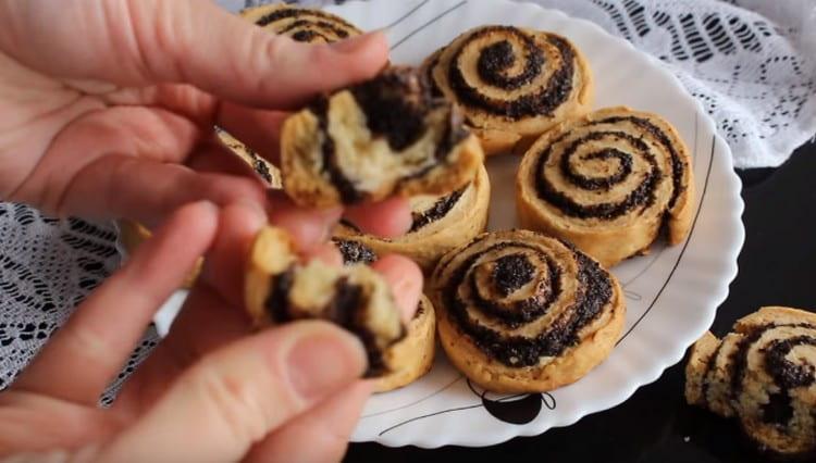 Ces biscuits sur le lactosérum sont non seulement savoureux, mais aussi beaux.