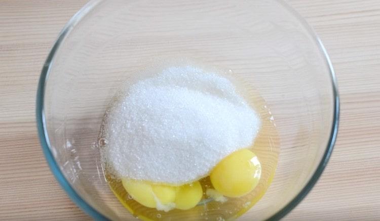 Add a pinch of salt and sugar to the eggs.