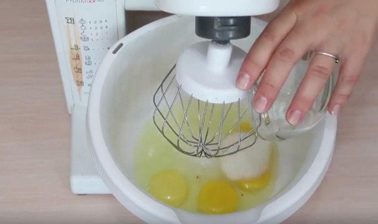 In the mixer bowl, beat the eggs, add sugar, vanilla sugar.