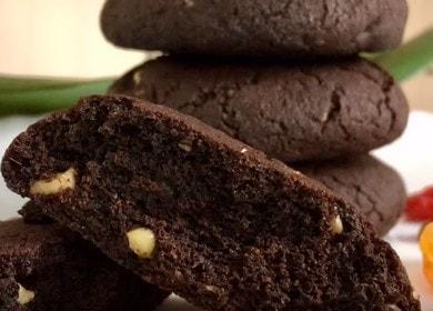 Cuire un biscuit délicieux et simple avec du cacao selon la recette avec une photo.