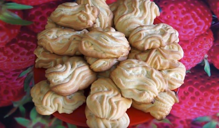 Les biscuits au chrysanthème peuvent également être décorés avec du sucre glace si vous le souhaitez.
