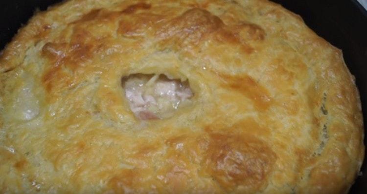 Puff pastry pie with chicken can be cooked very quickly if you use store dough.