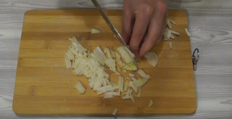 Grind the onion with a knife.