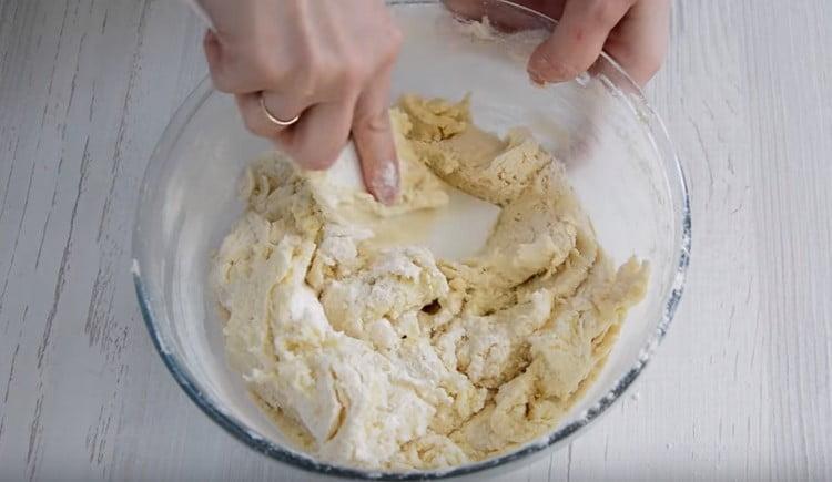 Pouring flour, knead a smooth dough.