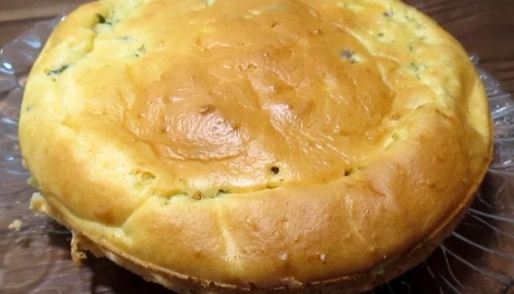 Vous pouvez vérifier si une telle tarte contient du chou et de la viande avec un cure-dent.