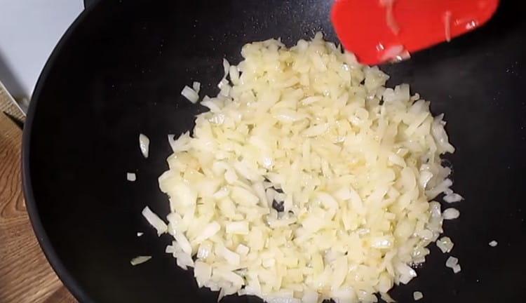 Fry the onion until transparent in a pan.