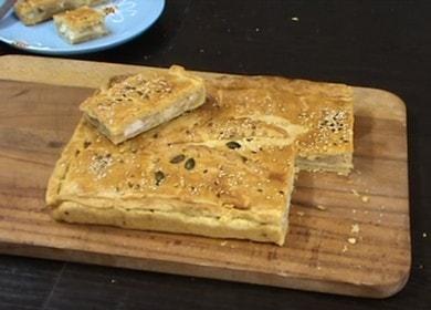 Tarte copieuse avec du chou et du poisson - fondra dans la bouche