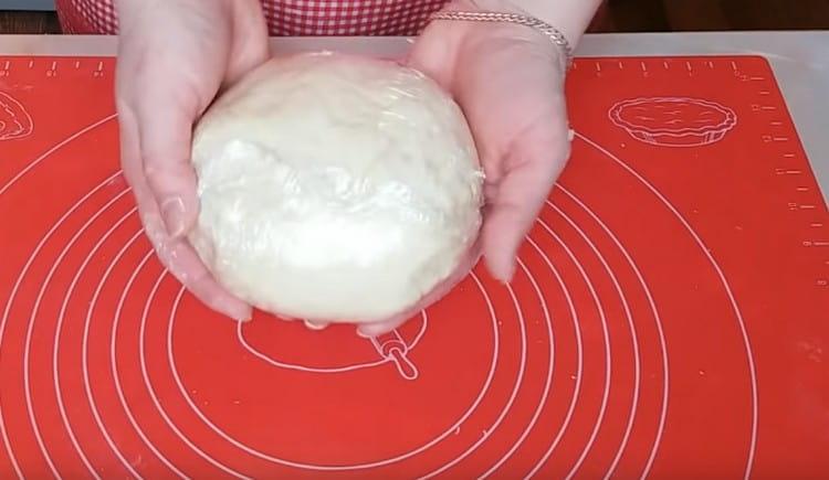 Wrap the finished dough in cling film and refrigerate.