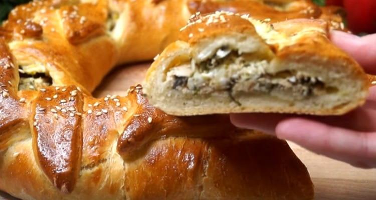 Preparar tal pastel con pescado en el horno no es difícil incluso para una anfitriona novata.