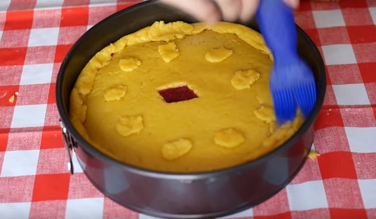 Lubrique el producto con proteína batida.