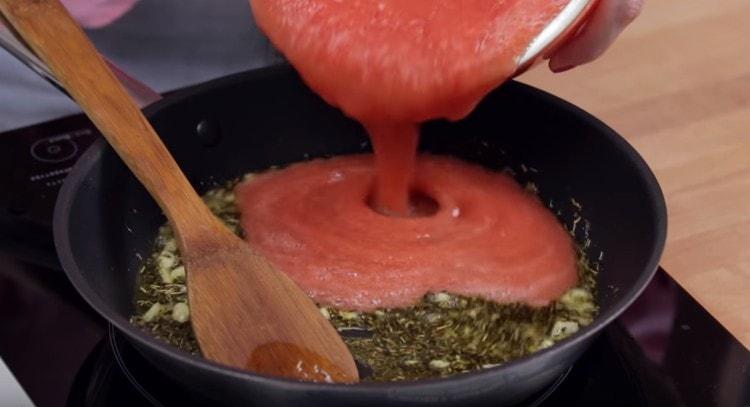 Pour the chopped tomatoes into the pan.