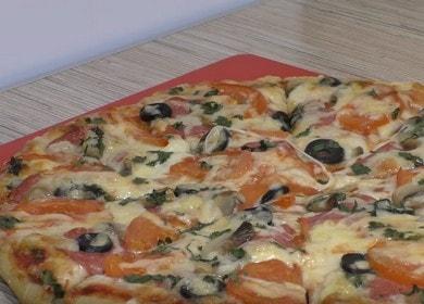 Délicieuse pizza maison: recette avec des photos et des vidéos étape par étape.