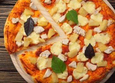 delicious pizza with pineapple and chicken: recipe with photo.