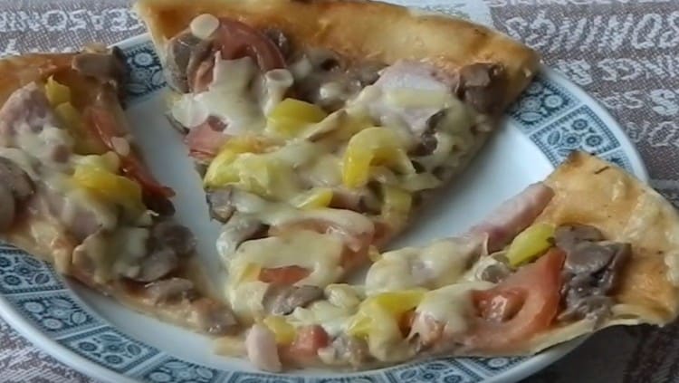 Pizza with mushrooms is ready!