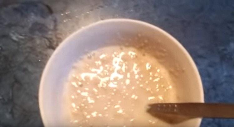 Dissolve the yeast in a small amount of water with milk.