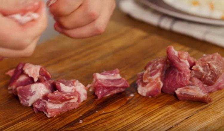 Cut into slices of pork neck.