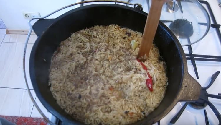 At the end of cooking, you need to make holes in the pilaf so that the water boils better.