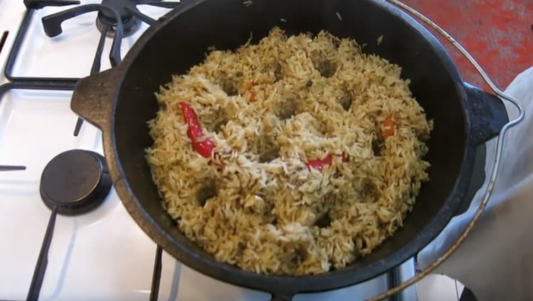 El plato terminado se debe infundir debajo de la tapa.