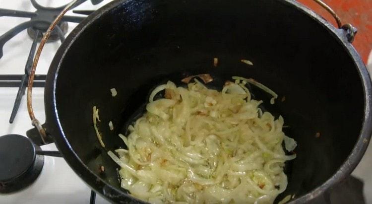 Fry chopped onion rings.