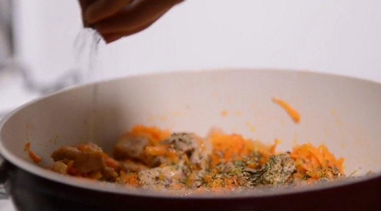 Add dry herbs to meat with carrots.