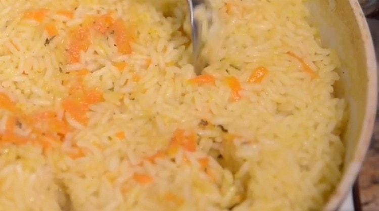 Add water, and when it has already evaporated, you need to make a hole in the rice with a spoon.