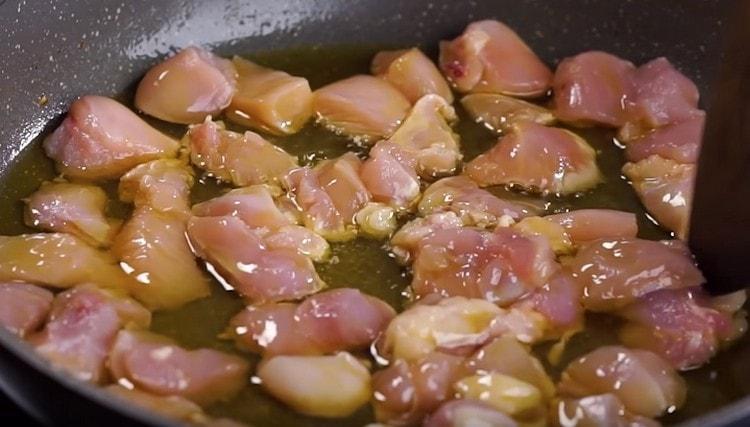 After the onions, put the white meat in the pan to fry.