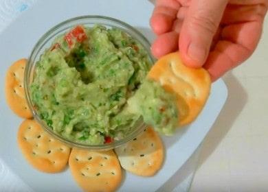 The classic recipe for guacamole sauce with avocado: cook with step by step photos.