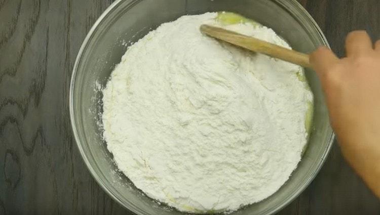 Sift the flour to the liquid components and mix.