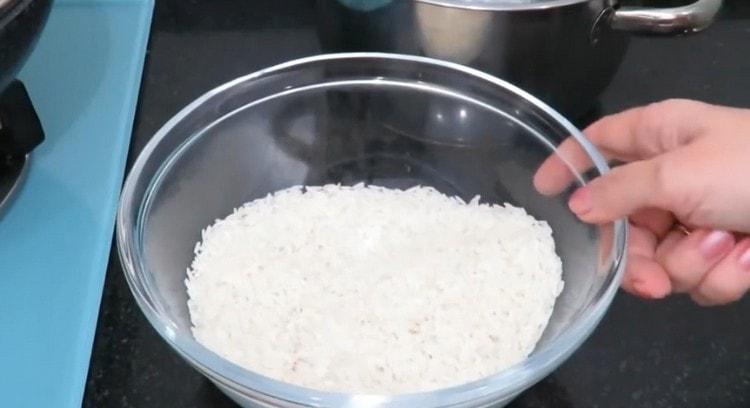 We prepare rice.