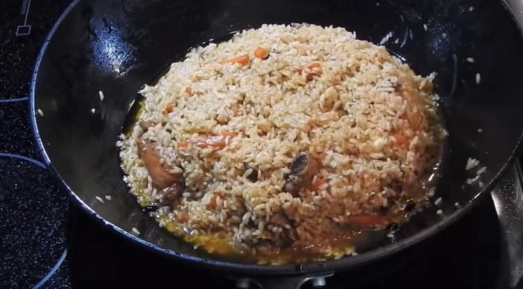We collect pilaf in a pan with a slide.