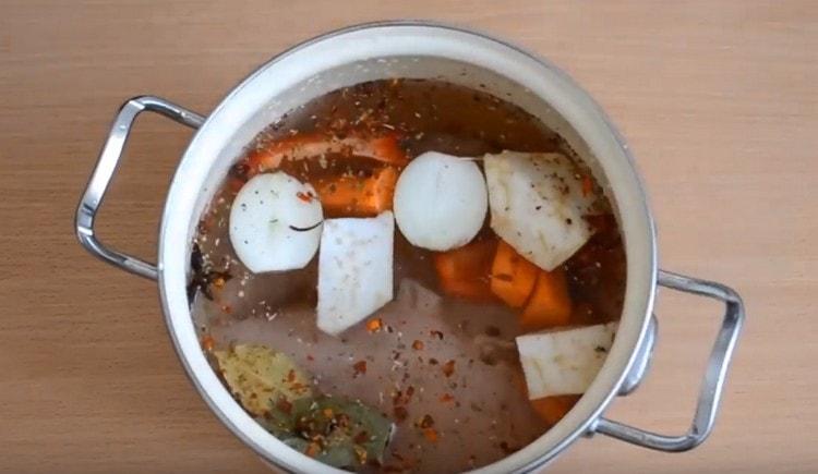 Immediately add vegetables, spices to the future broth and put on fire.