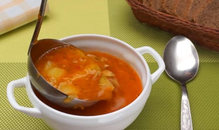 Esta sopa de pollo con arroz diversificará gratamente sus comidas.