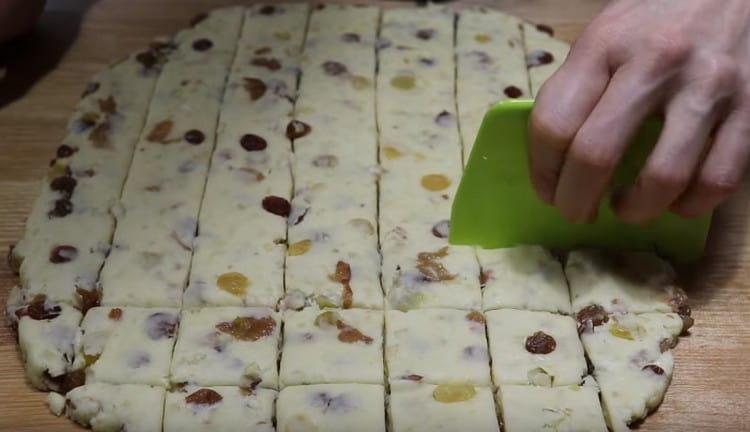 Divide the dough into portioned squares.