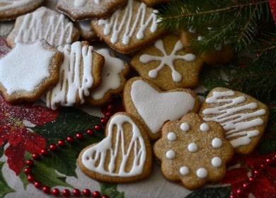 Christmas ginger cookies with icing - delicious and very fragrant