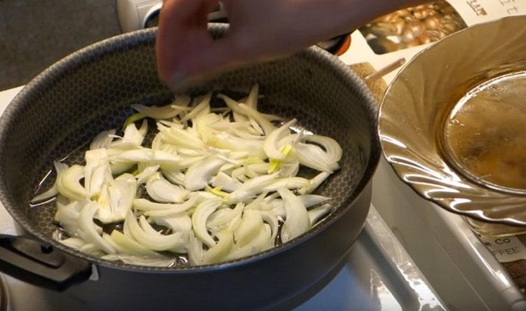 Fry the onions in a pan until soft.