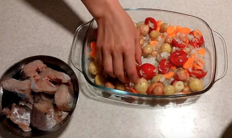 Put vegetables at the bottom of the baking dish.