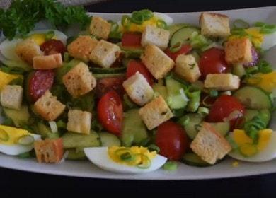Salade de cuisson avec avocat et oeuf: une recette rapide avec une photo.