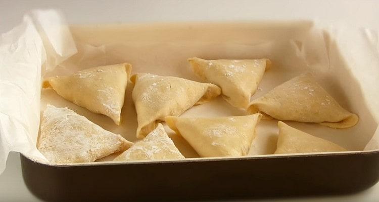 Seam down, lay the blanks on a baking sheet covered with parchment.