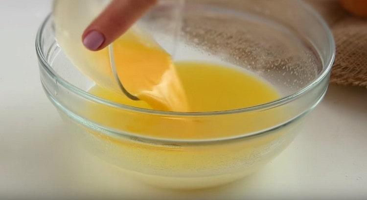 In a mixture of oil and water, add a beaten egg.
