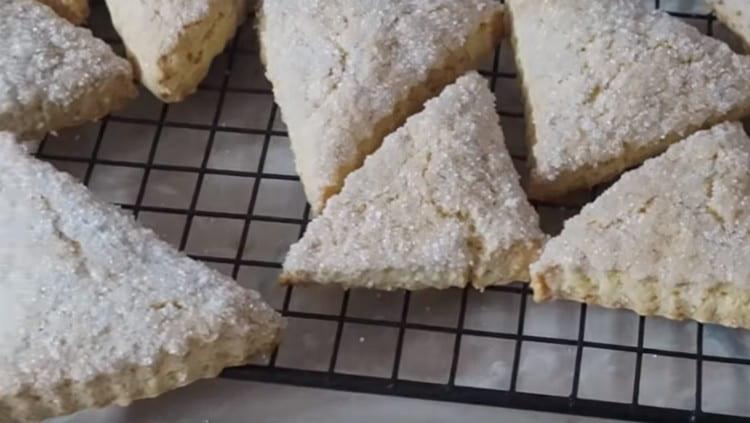 Como puede ver, casi todos pueden hacer galletas de azúcar con esta receta.