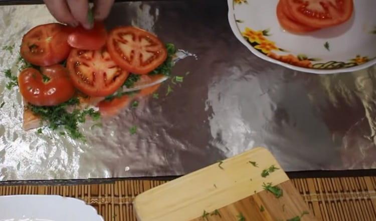 On top of the dill, make a layer of tomatoes.
