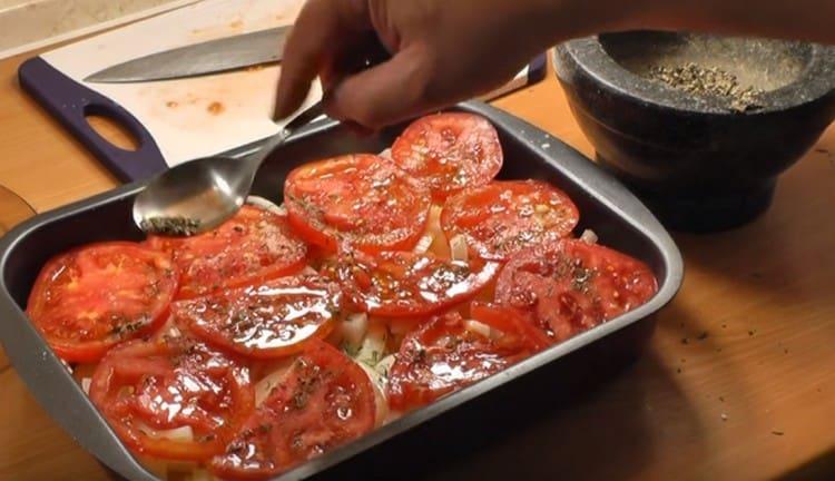 Agregue la pimienta y envíe las verduras al horno.