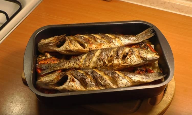 Such a recipe for sea bass in the oven will provide you with both fish and a side dish overnight.