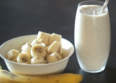 Delicious smoothie with banana and milk: we cook according to the recipe with a photo.